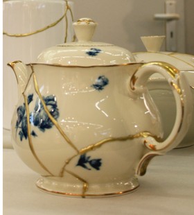 Kintsugi-tea-pot