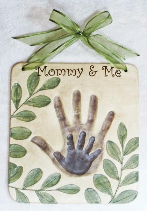 DIY-Hand-Print-Plaque-1