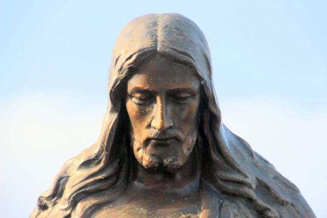 Jesus statue (1)