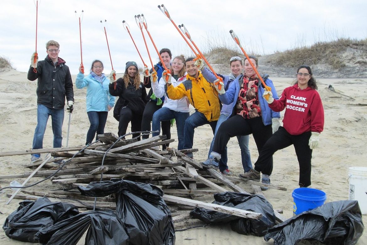 1440px Beach Cleaning Volunteers 1440px Beach Cleaning Volunteers